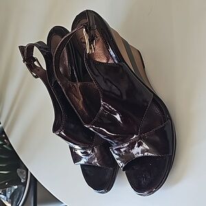 SOFFT BURGUNDY PATENT LEATHERHIGH HEEL PEEP TOE ANKLE STRAPSANDAL Size 9M